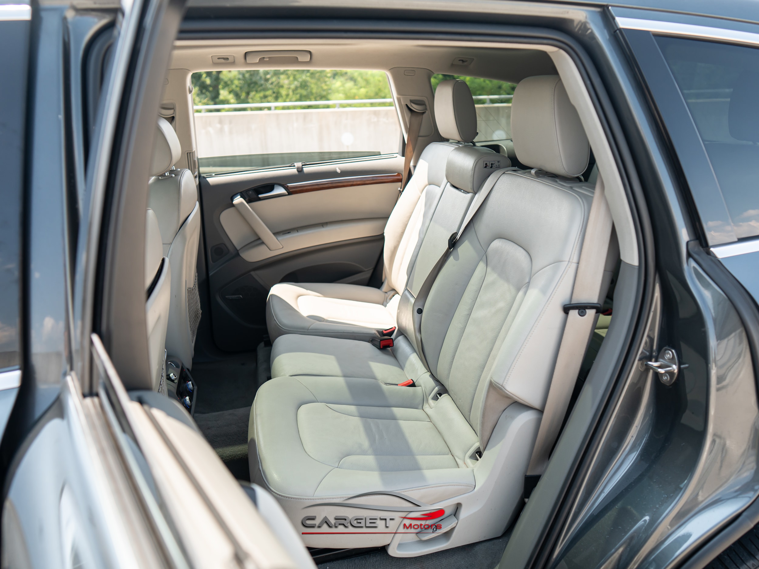 Vehicle image 16 of 56
