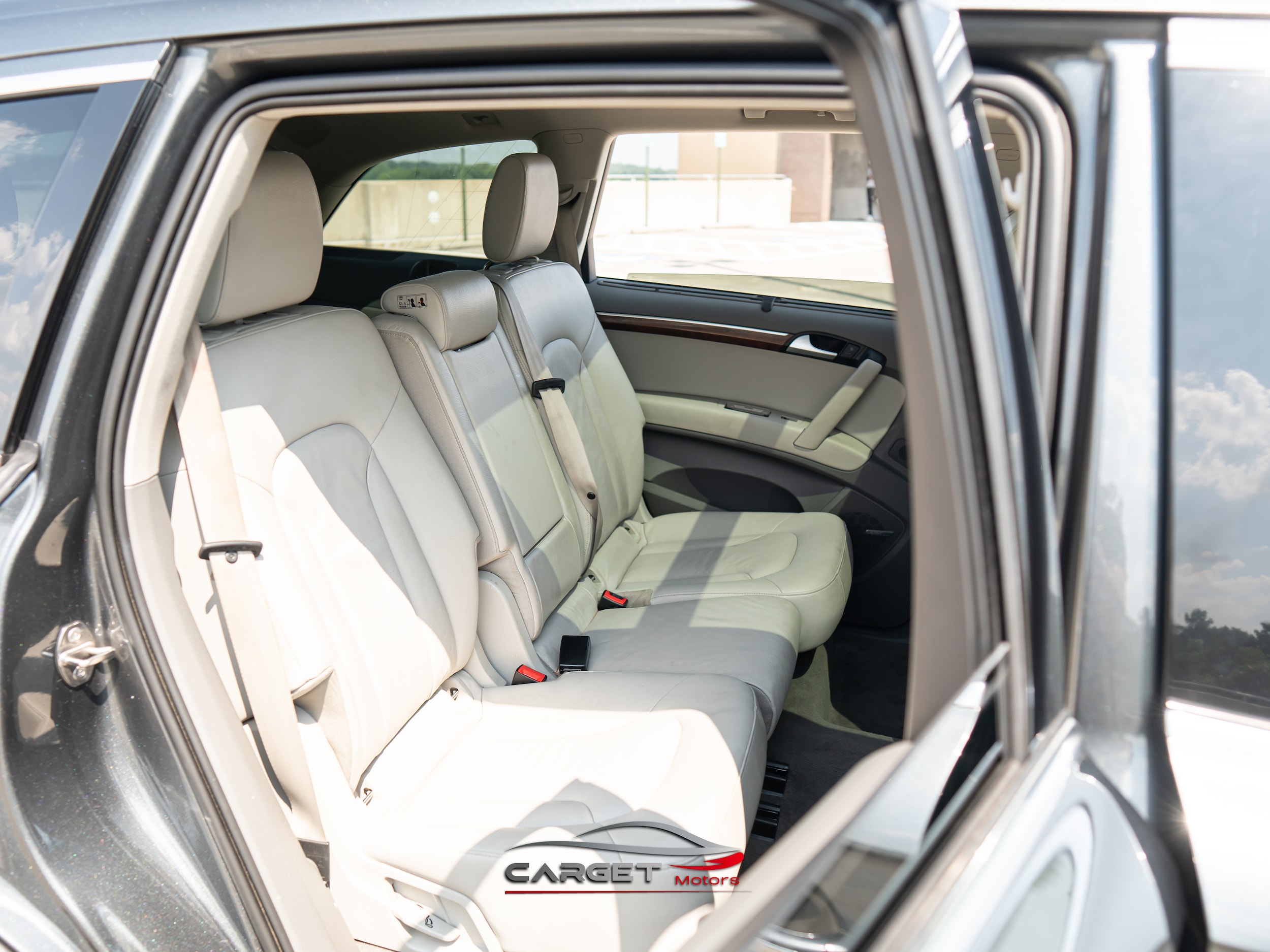 Vehicle image 17 of 56