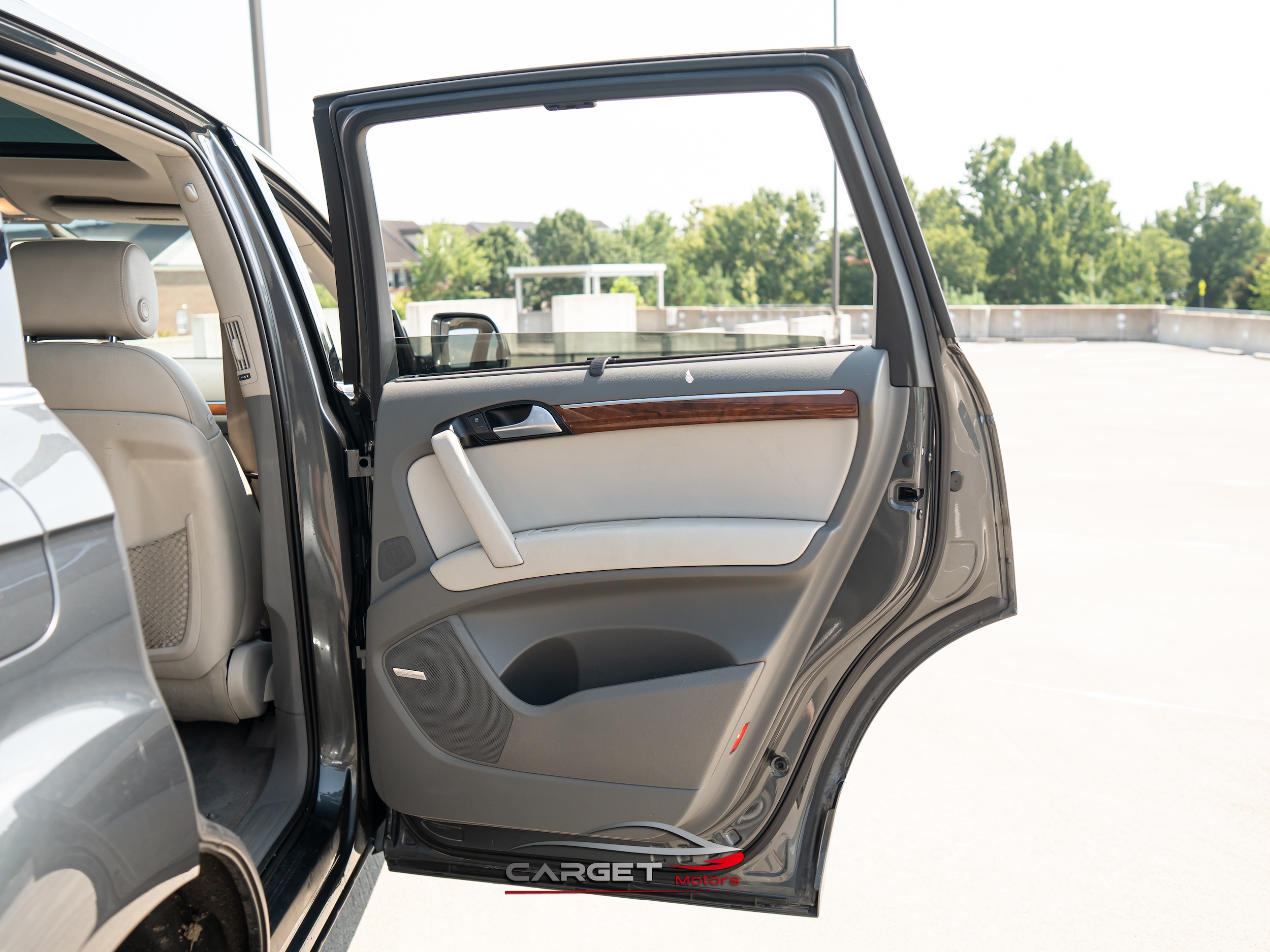 Vehicle image 44 of 56
