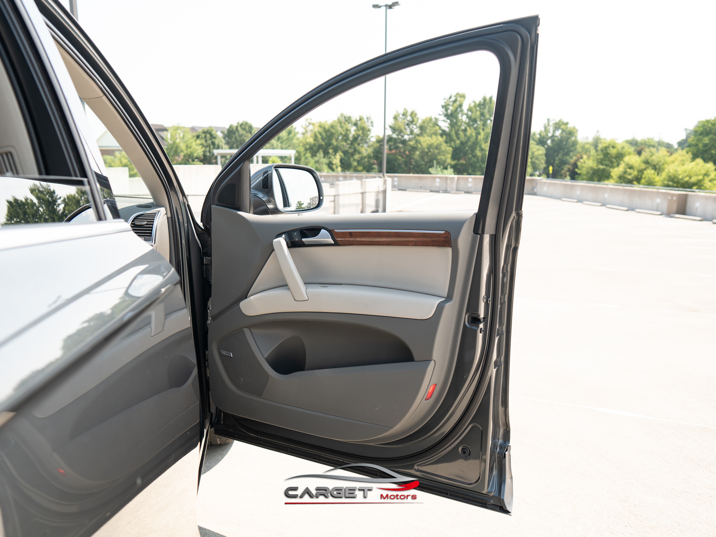 Vehicle image 46 of 56