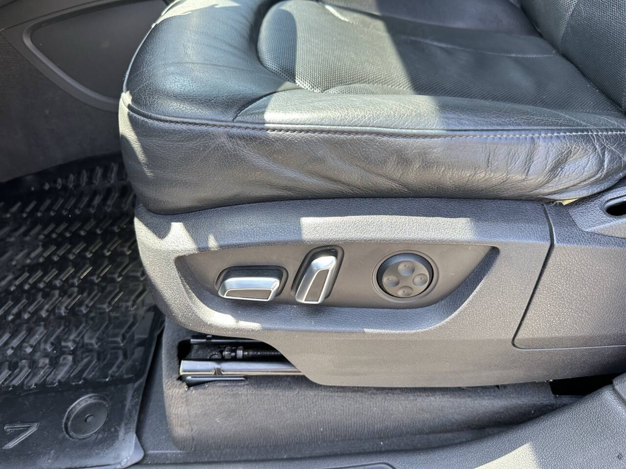 Vehicle image 18 of 57