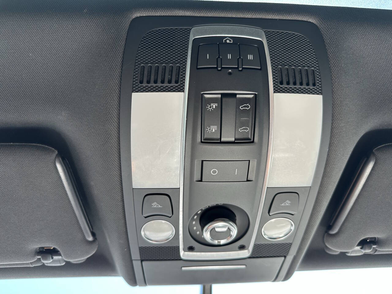 Vehicle image 33 of 57