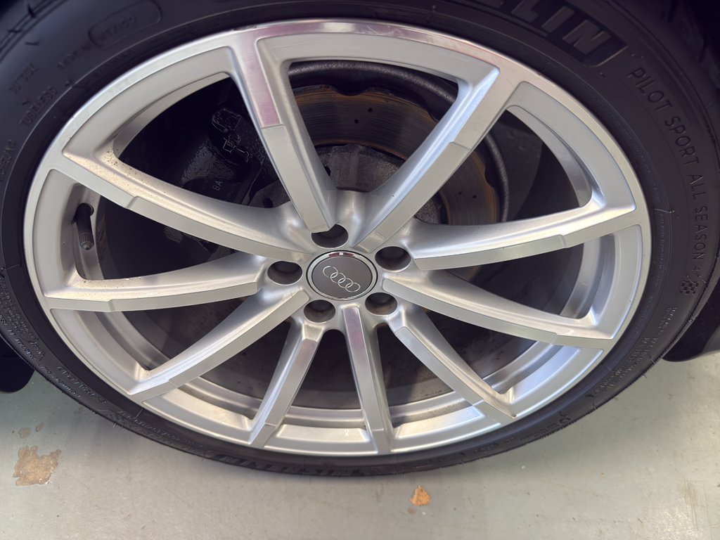 Vehicle image 34 of 37