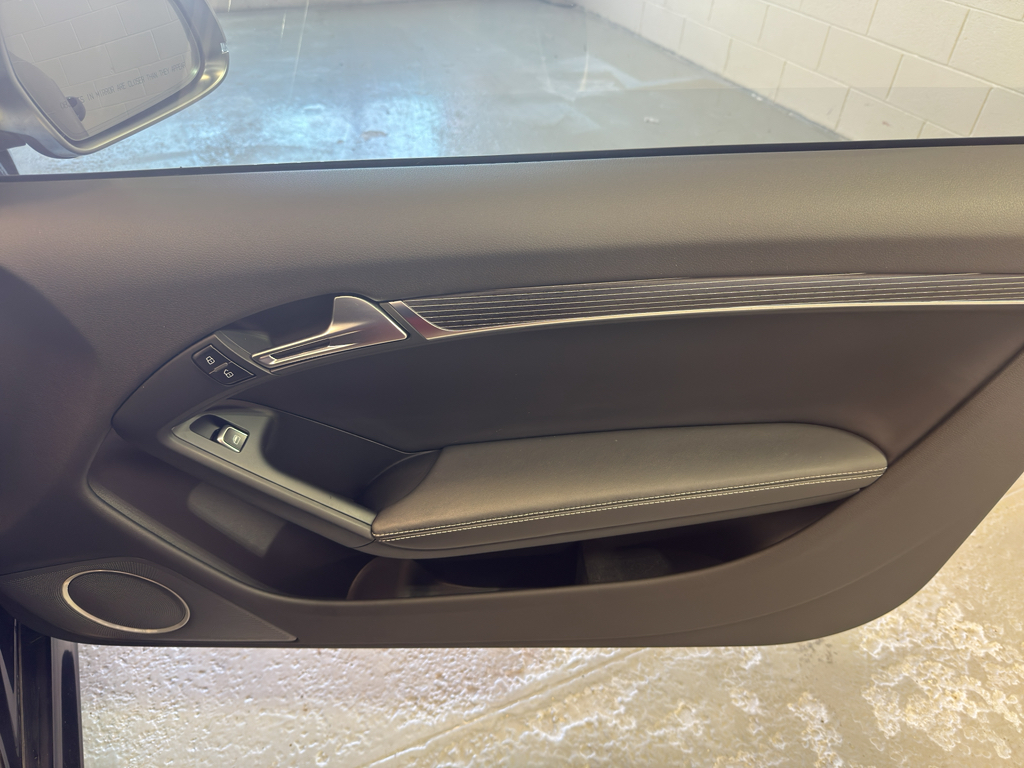 Vehicle image 25 of 37