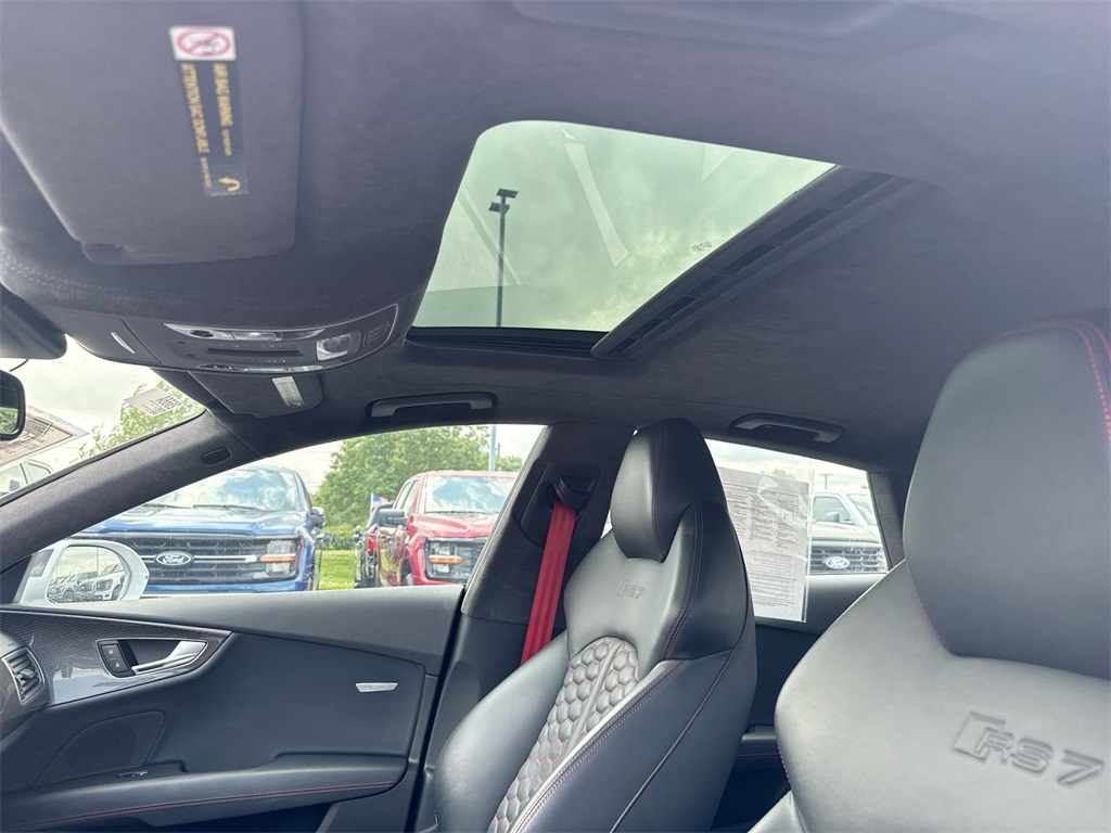 Vehicle image 28 of 29