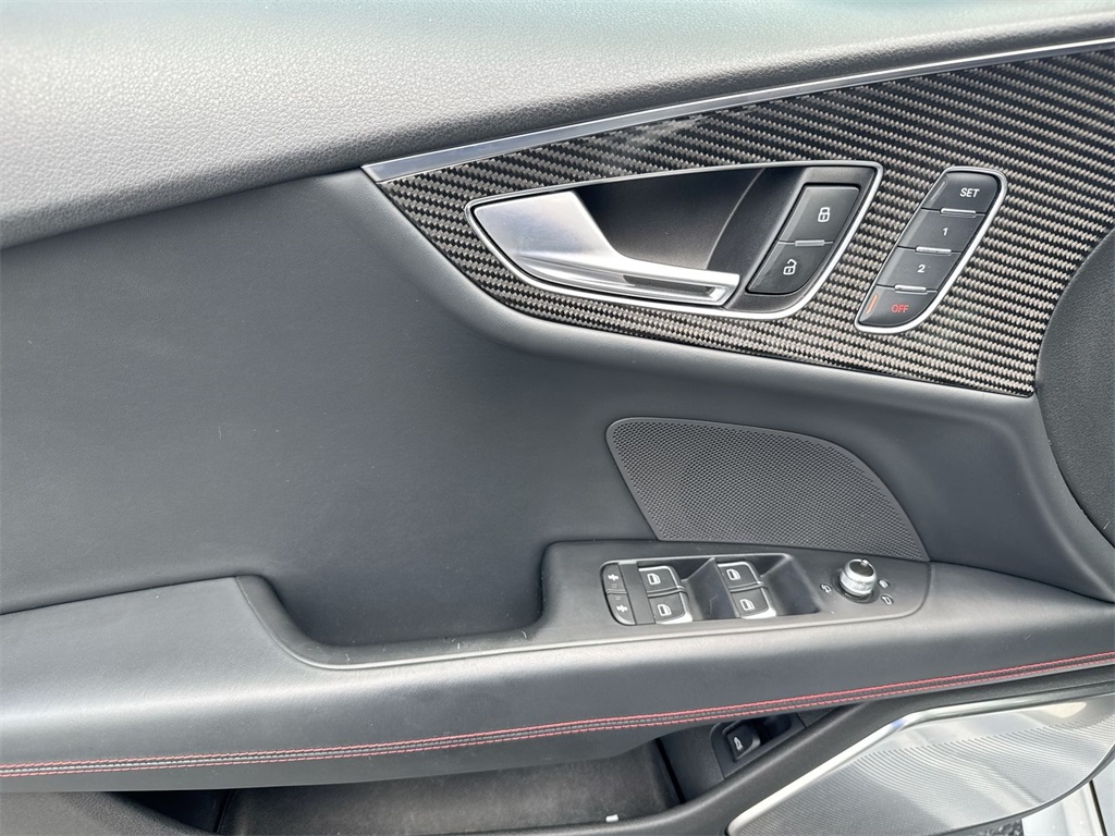 Vehicle image 23 of 29