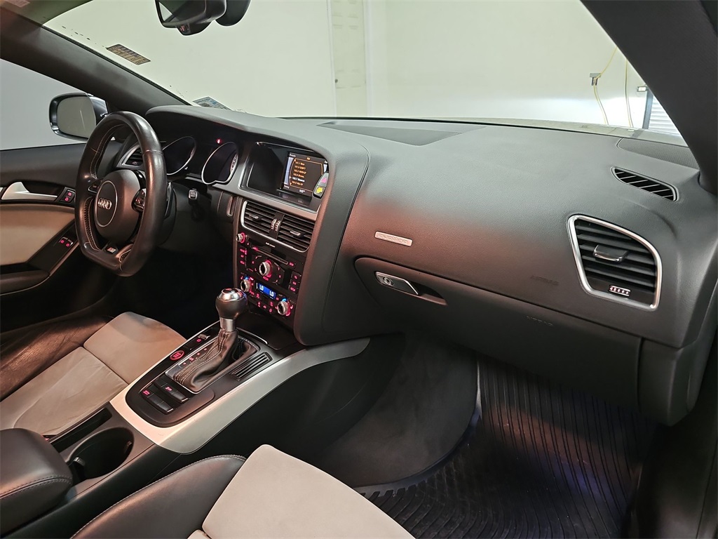 Vehicle image 27 of 32