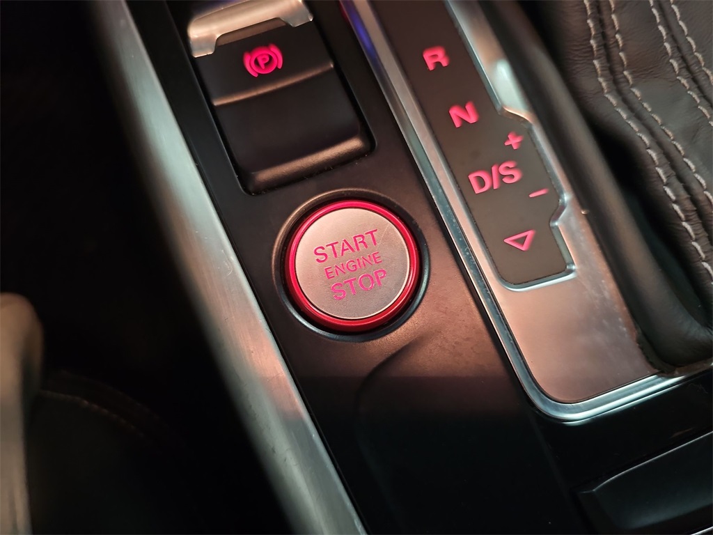 Vehicle image 15 of 32