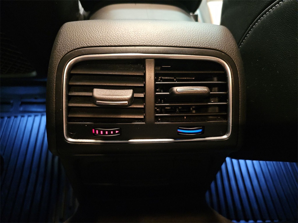 Vehicle image 20 of 32
