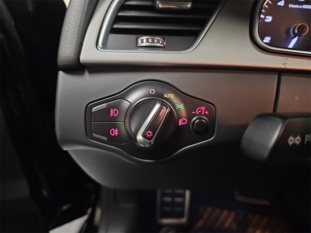Vehicle image 16 of 32