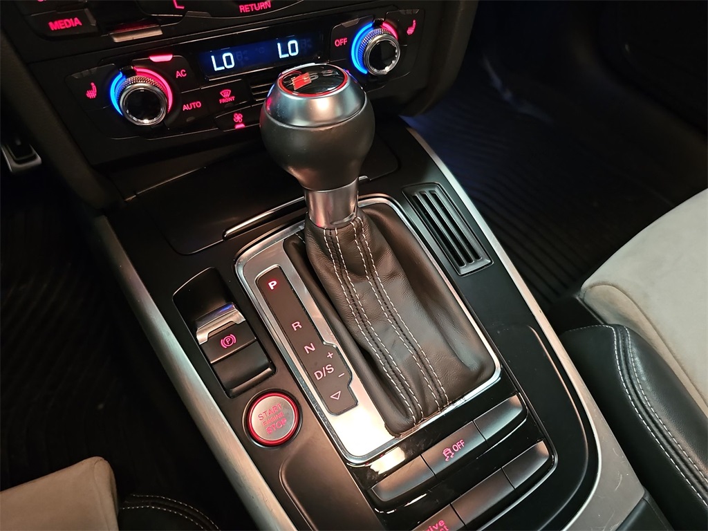 Vehicle image 14 of 32