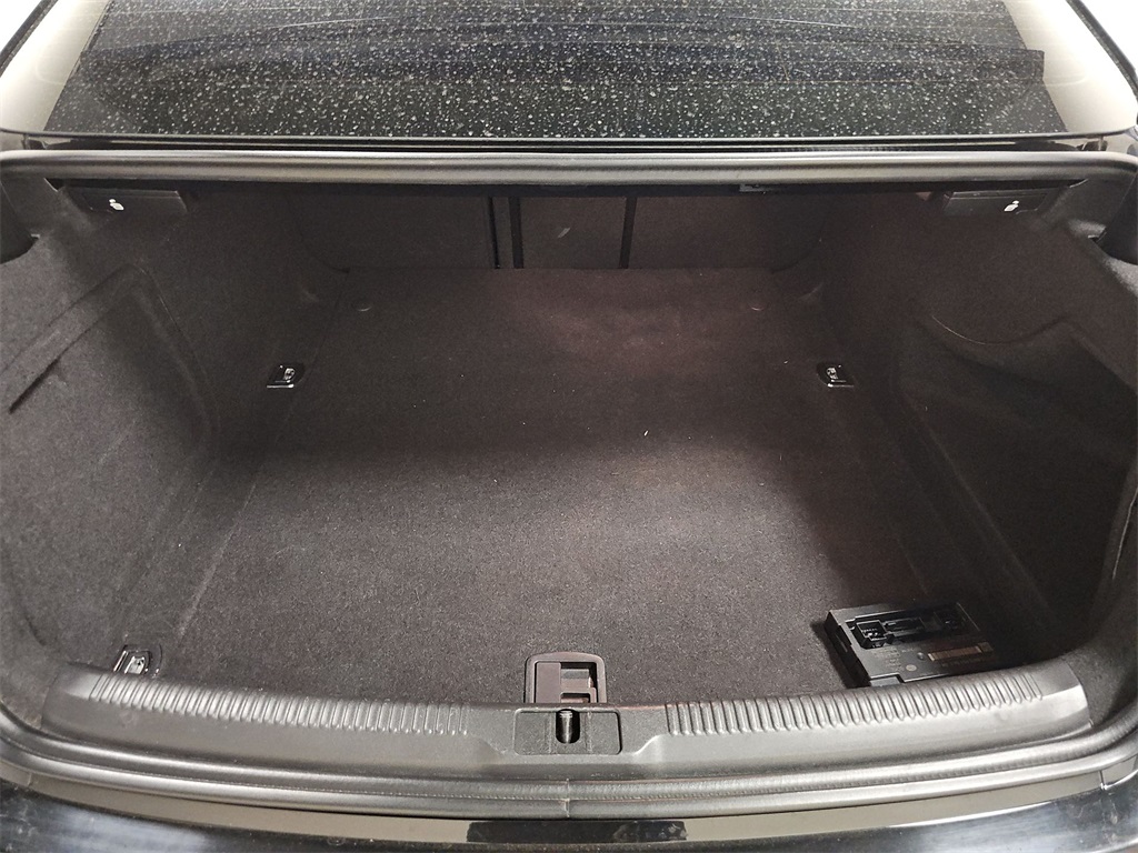 Vehicle image 24 of 32