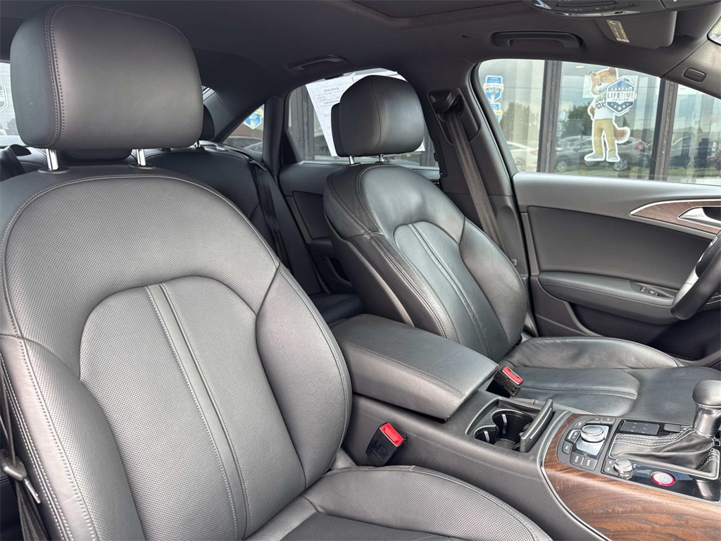 Vehicle image 10 of 28