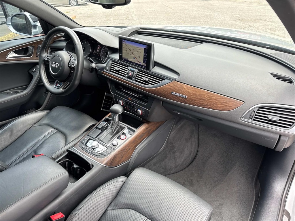 Vehicle image 12 of 28