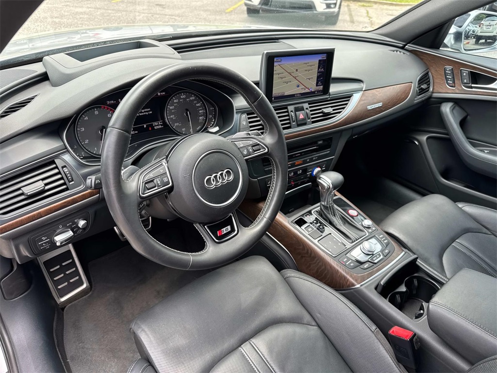 Vehicle image 18 of 28
