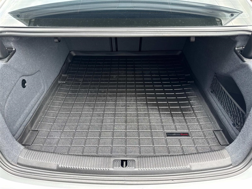 Vehicle image 8 of 28