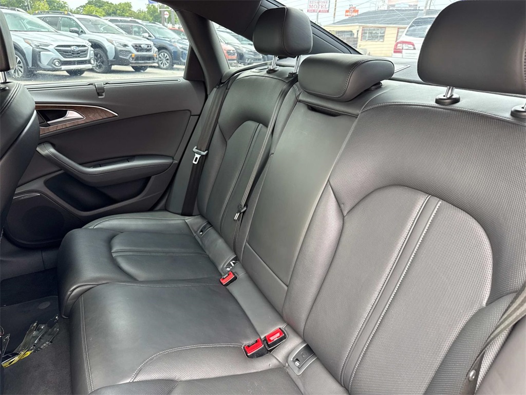Vehicle image 15 of 28