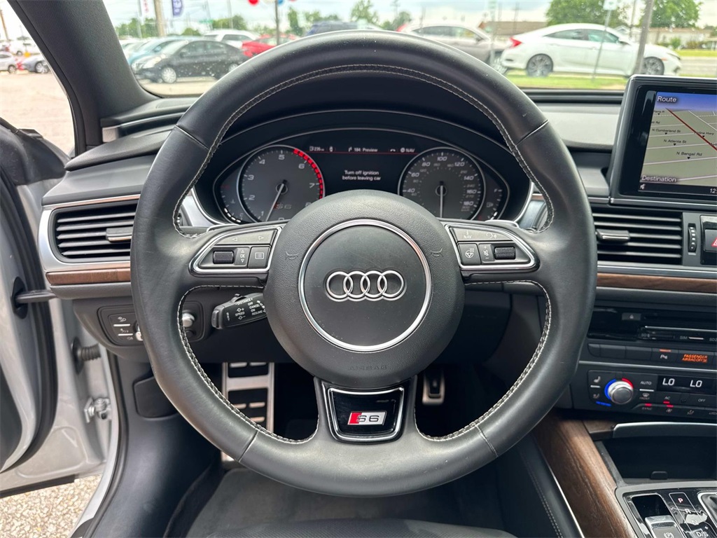 Vehicle image 21 of 28