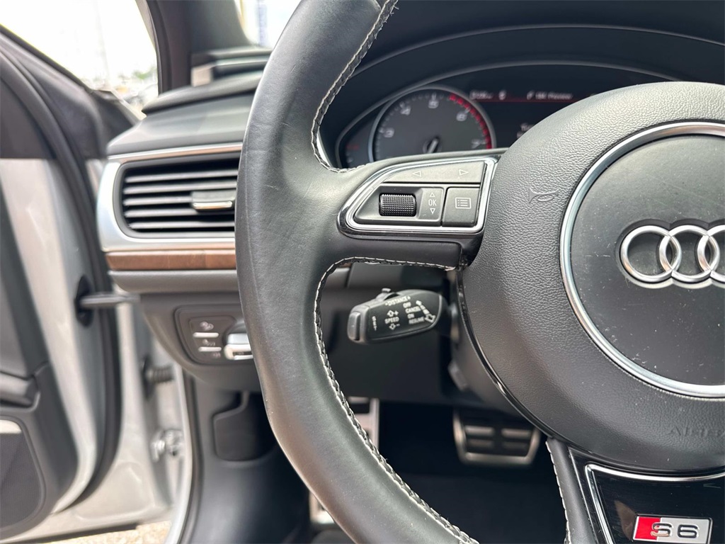 Vehicle image 22 of 28