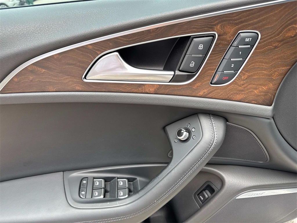 Vehicle image 20 of 28