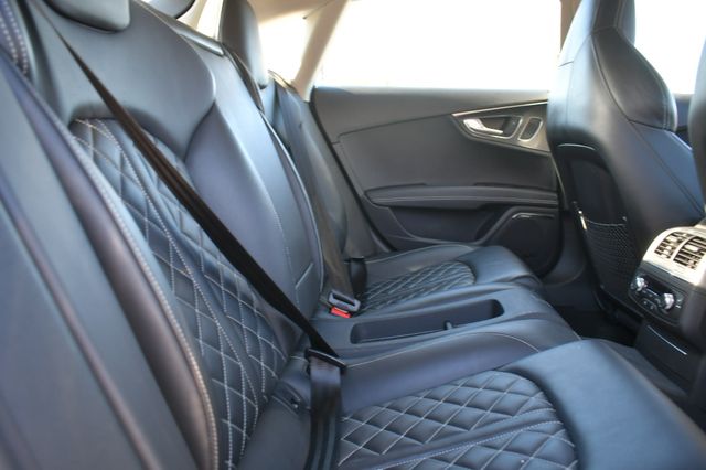 Vehicle image 15 of 33