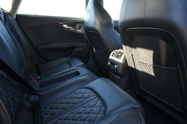 Vehicle image 14 of 33