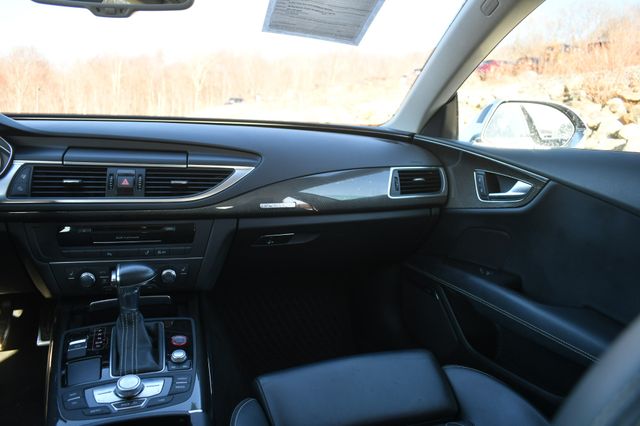 Vehicle image 18 of 33