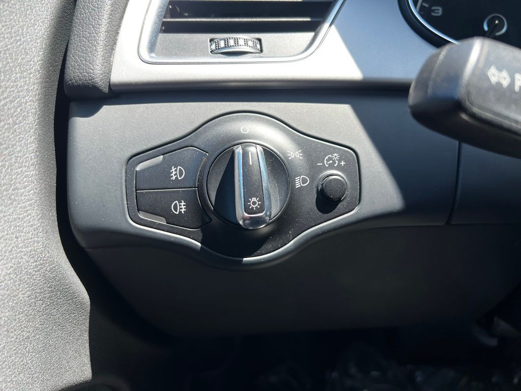 Vehicle image 24 of 30