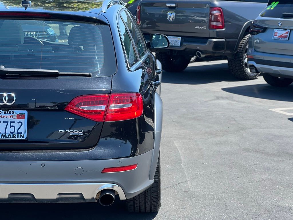 Vehicle image 11 of 30