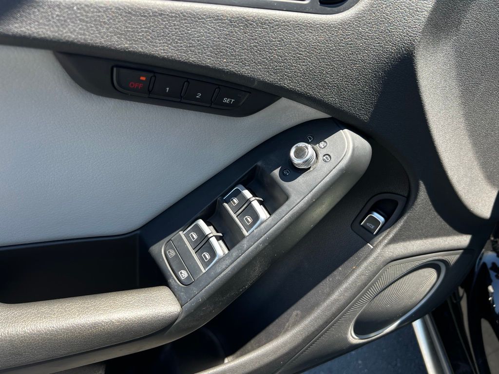 Vehicle image 25 of 30