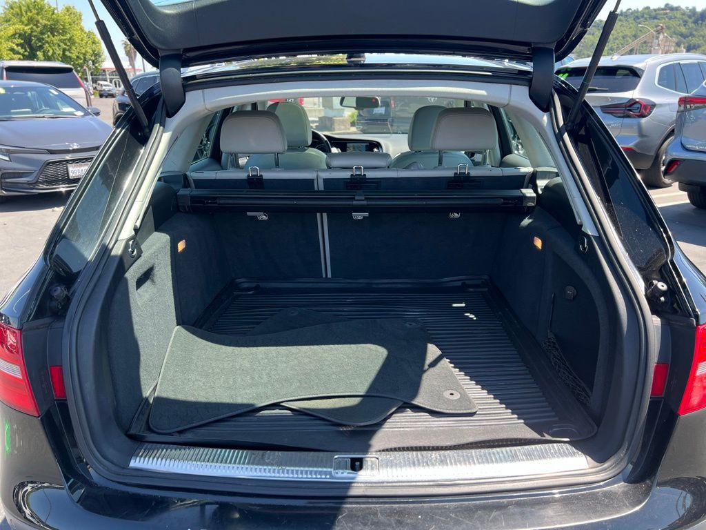 Vehicle image 12 of 30