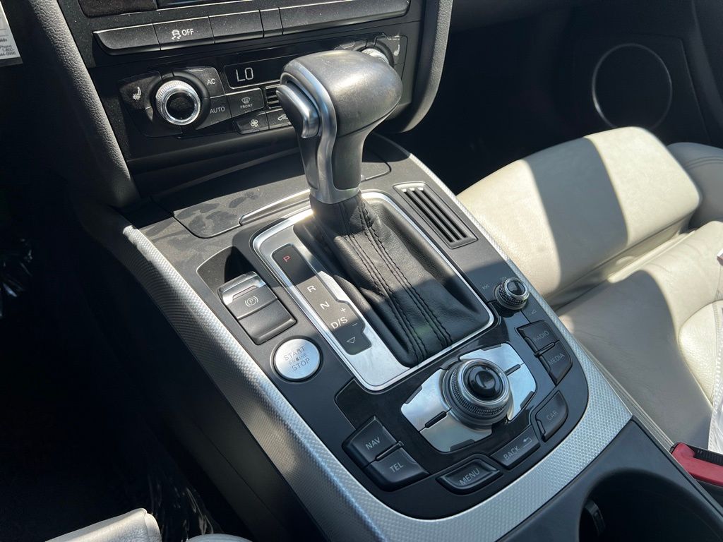 Vehicle image 19 of 30
