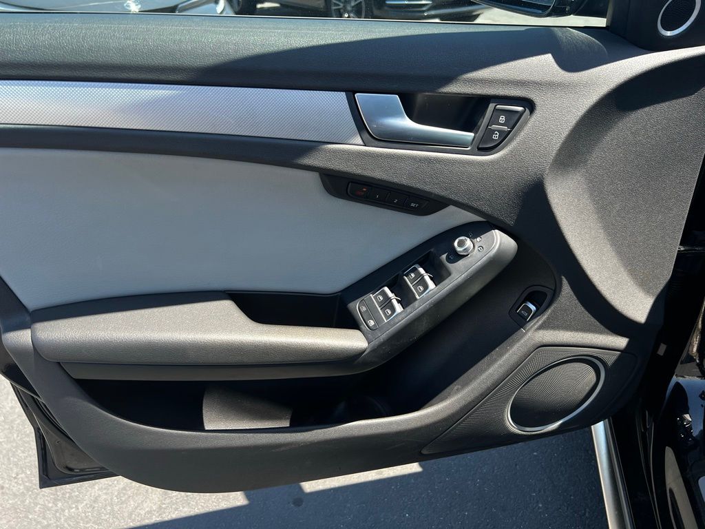 Vehicle image 26 of 30
