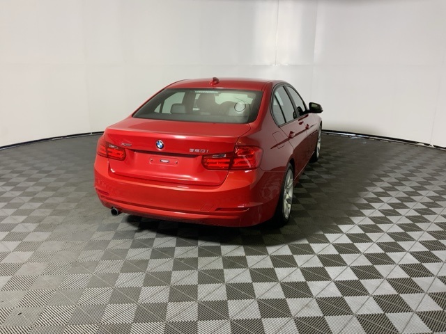 Vehicle image 7 of 47