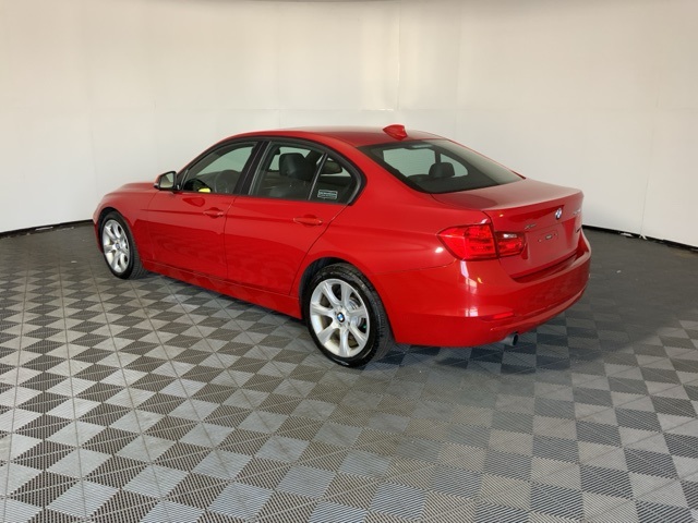 Vehicle image 10 of 47