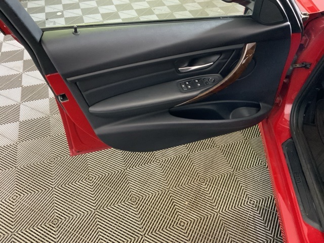 Vehicle image 37 of 47