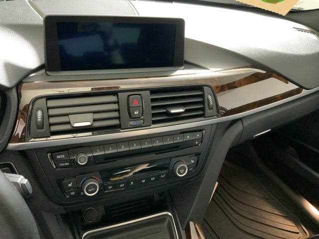 Vehicle image 27 of 47