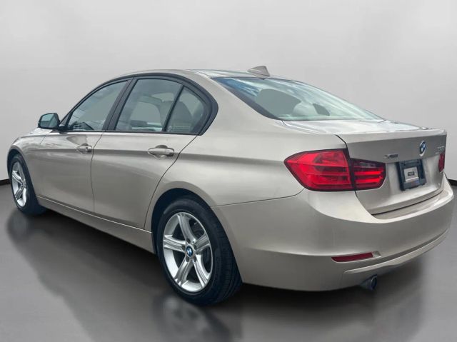 Vehicle image 9 of 44
