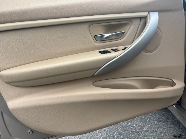 Vehicle image 26 of 44