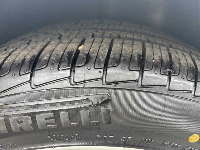 Vehicle image 13 of 44