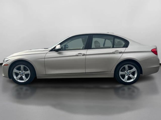 Vehicle image 10 of 44