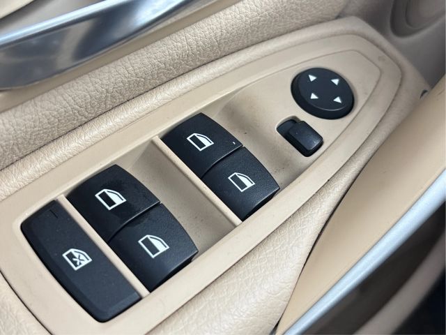 Vehicle image 31 of 44