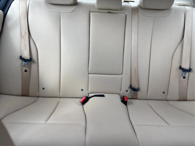 Vehicle image 17 of 44