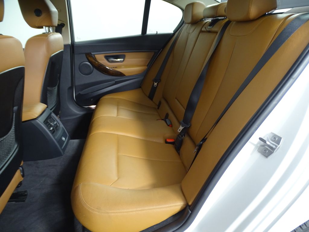 Vehicle image 11 of 38
