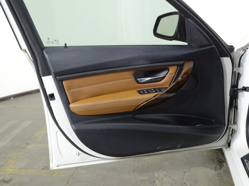 Vehicle image 29 of 38