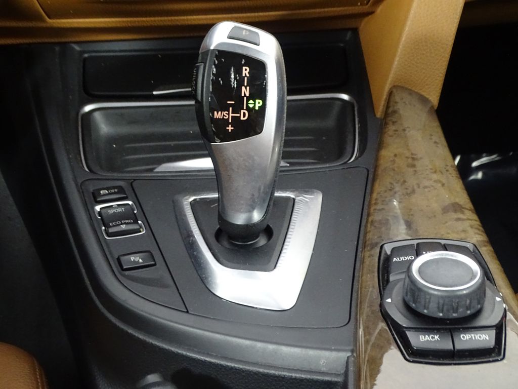 Vehicle image 28 of 38