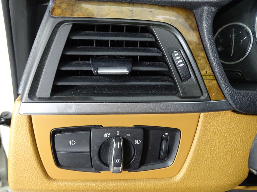 Vehicle image 31 of 38