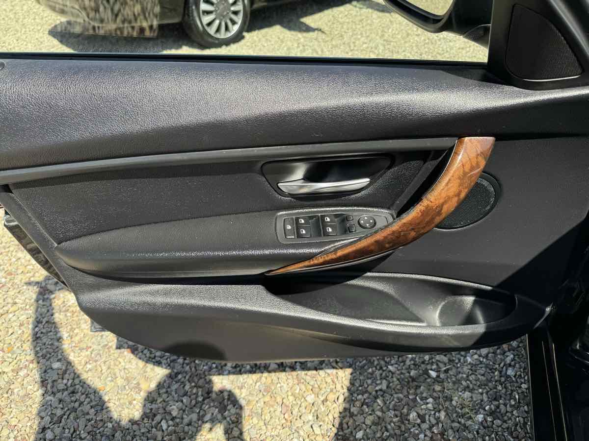 Vehicle image 12 of 16
