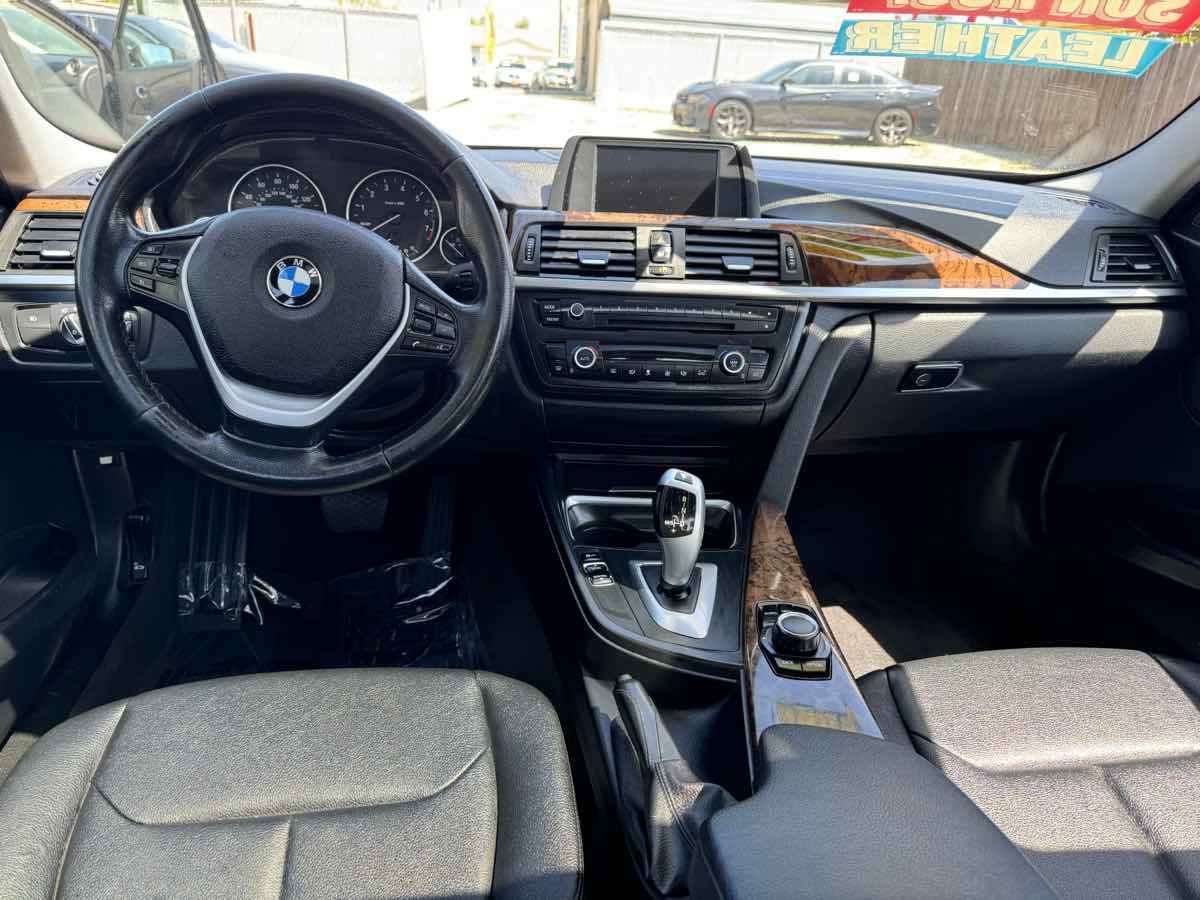 Vehicle image 10 of 16