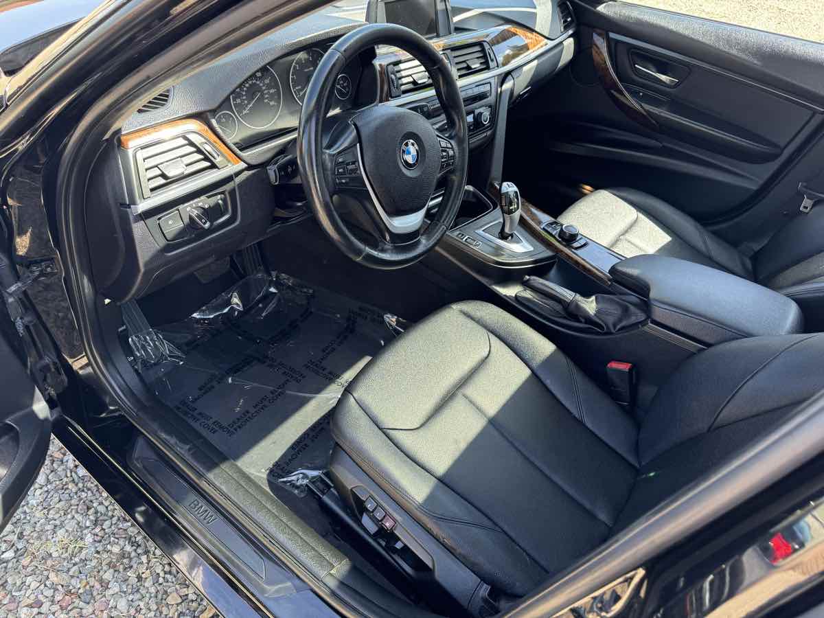 Vehicle image 14 of 16